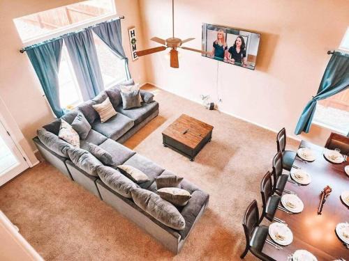 Falcon Retreat! Pet Friendly King Beds