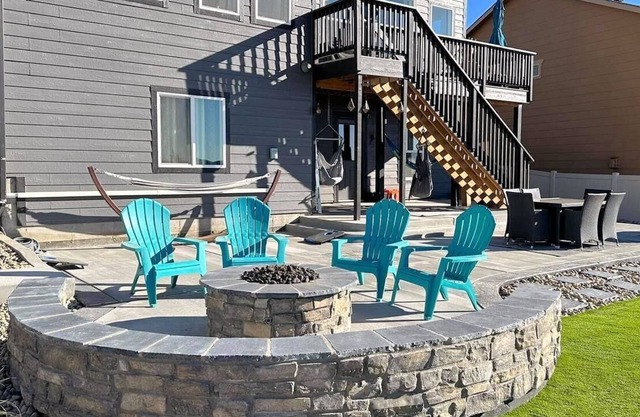 Falcon's Nest! Walkout Basement w/Backyard & Views