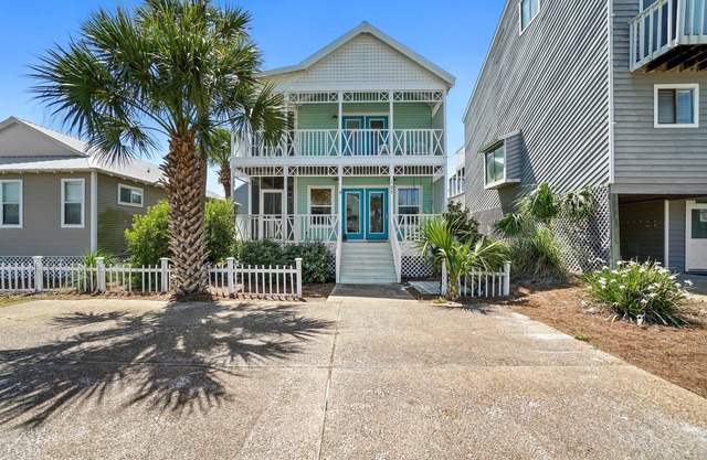 Lower Summer 2025 Rates for Open Days! 3 BR/3 BA Cottage -DOG FRIENDLY!