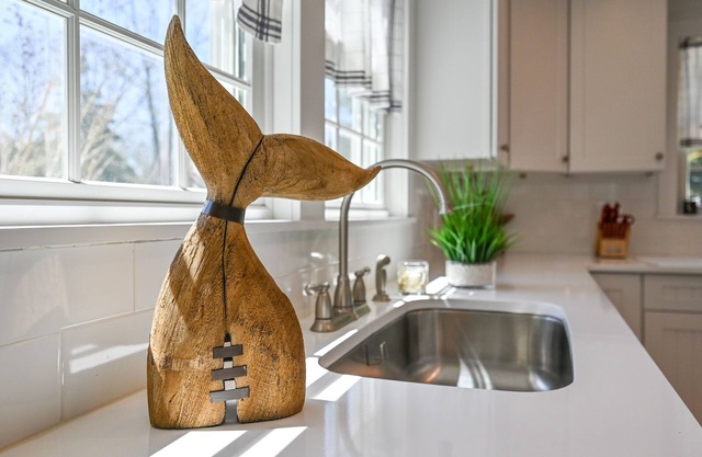 Pool, Pickle & Beach in Luxe Westhampton Retreat: Swim-Grill-Play-Relax!