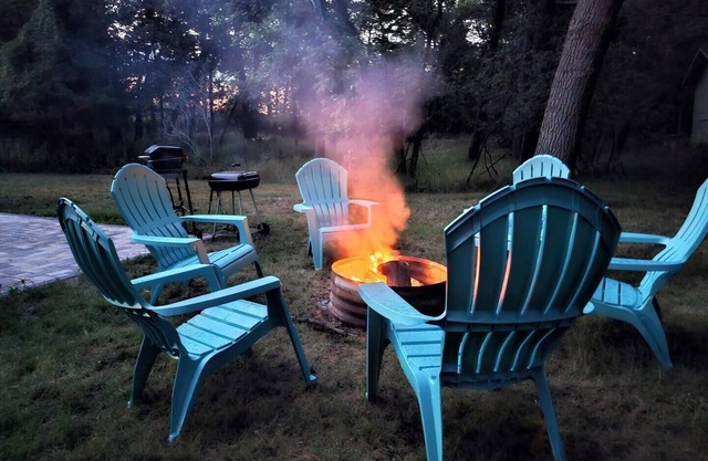 ☀️Perfect Getaway☀️ Walk to Lighthouse + Beach from this Comfy Getaway