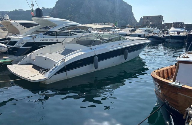 Verlieben Sie sich in die Amalfiküste Charmantes Boot mieten in Neapel