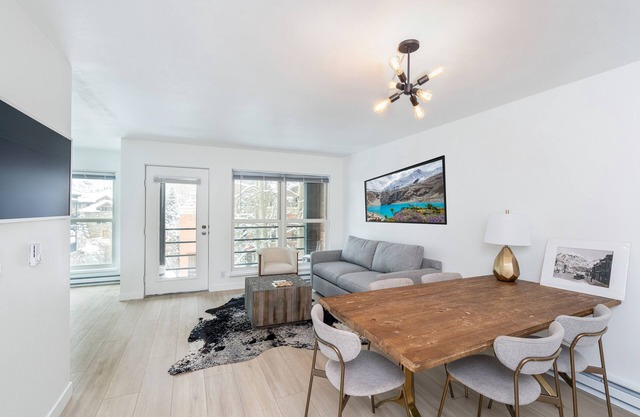 Fall Line-Pine St Charmer by Curate Telluride-Hot Tub, NEW Remodel, Walk to Ski.