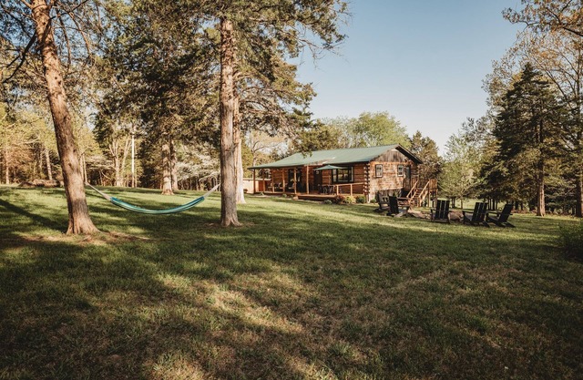 10 Private Acres, close to river, hiking, caves. Pet-friendly