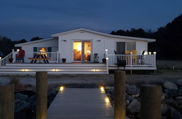 Cozy Waterfront Cottage