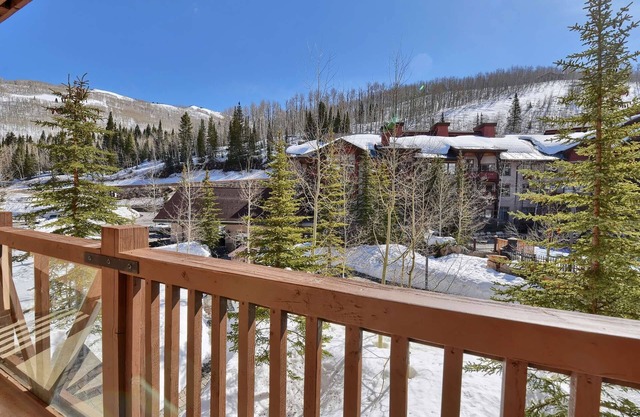 Mountain View Family Condo w / Balkon, Ski-in / Ski-out, Pool & Whirlpool, ideal für Outdoor-Enthusiasten