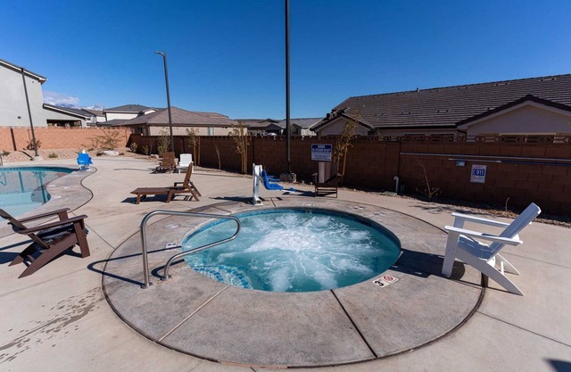 Modern St. George Home: Walk to Heated Pool, Hot Tub, BBQ, Free State Park Pass, WiFi, Full Kitchen!