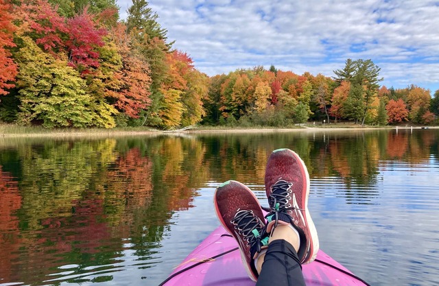 Fall Vibes! Kayaks, Campfires, S'mores & More! KING BED.