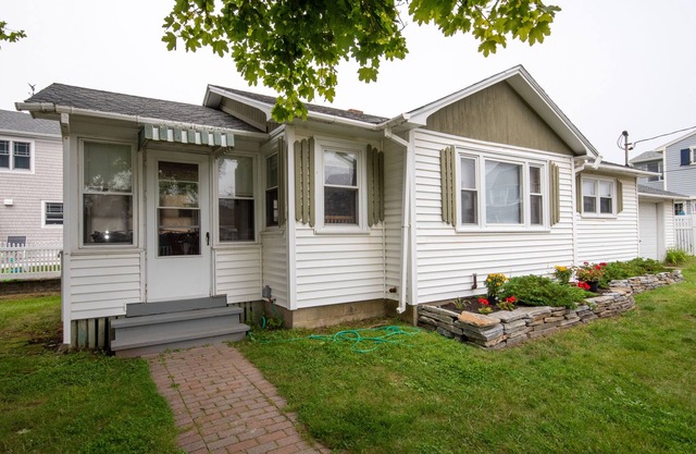 STILL WEEKS OPEN IN SEPT! Steps to the beach in Wells, perfect for families!