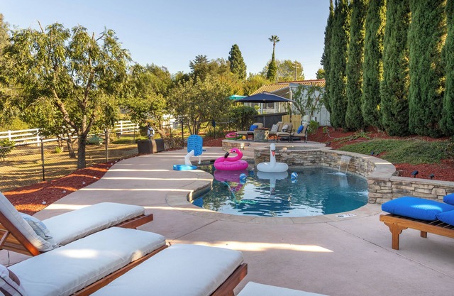 Fallbrook's Heavenly Oasis Estate - A Nestled Gem