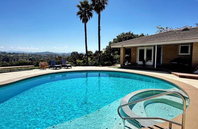 Fallbrook’s pool house : An old Hollywood stars escape