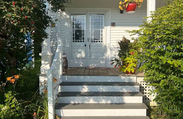 Falls Farmstead 1865 Ellis House Apt 3 Comfy Homebase for Exploring Downeast ME