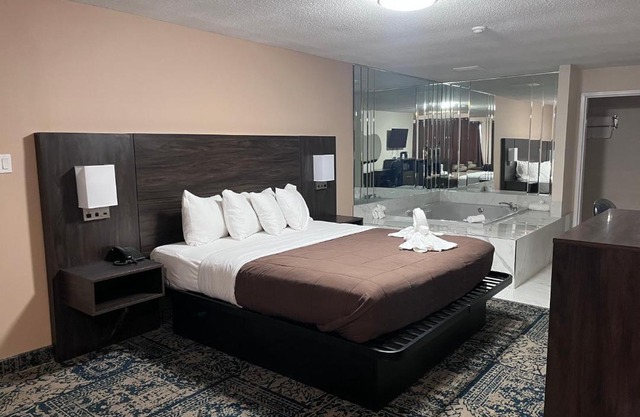 Falls Lodge & Suites
