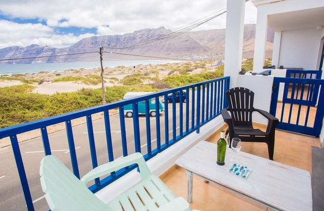 Famara Views 2, arena y olas al alcance de tu mano