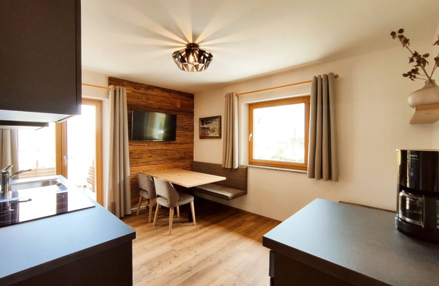 Familien-Appartement mit zwei Balkonen und Naturbadeteich, in der Nähe von Meran