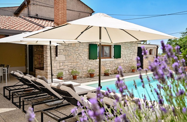 Familienferienhaus mit Schwimmbad, Sauna ˛& Spielzimmer in Istrien, pet friendly