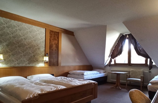 Familienzimmer Classic, Retro ohne Balkon, 1 Doppelbett+2 Einzelbette