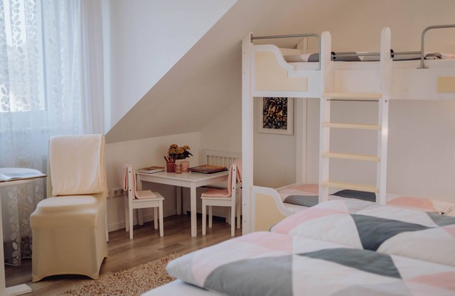 'Familienzimmer Nr 2 - Mit 2 Kindern' mit Gemeinschaftsterrasse und Wi-Fi