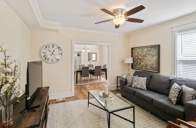 Families Come Stay DT Libertyville near Naval Base
