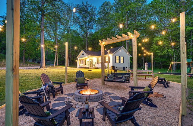 Families Paradise w/ River access, playground, firepit, grill, outdoor lighting