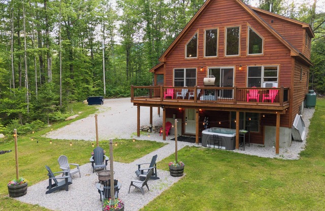 Family 4BR Chalet w/ Hot Tub, AC, Firepit & Game Room! Great for star gazing!