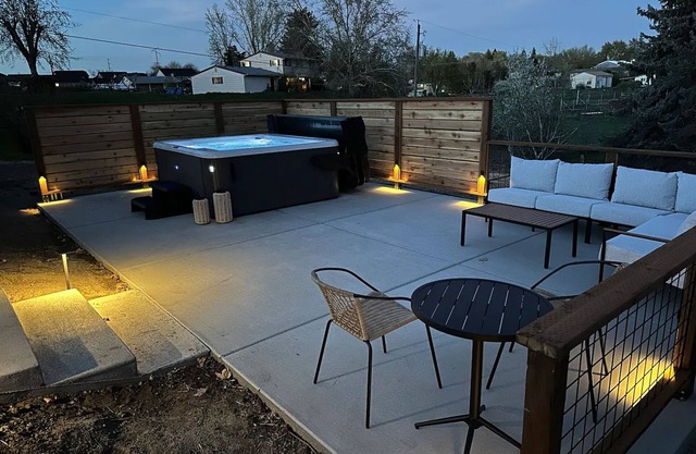 Family and dog-friendly getaway with patio, firepit and private hot tub