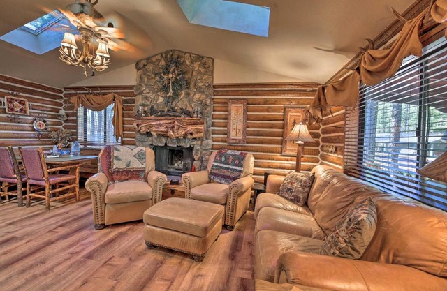 Family and Dog Friendly Rustic Lakeside Cabin