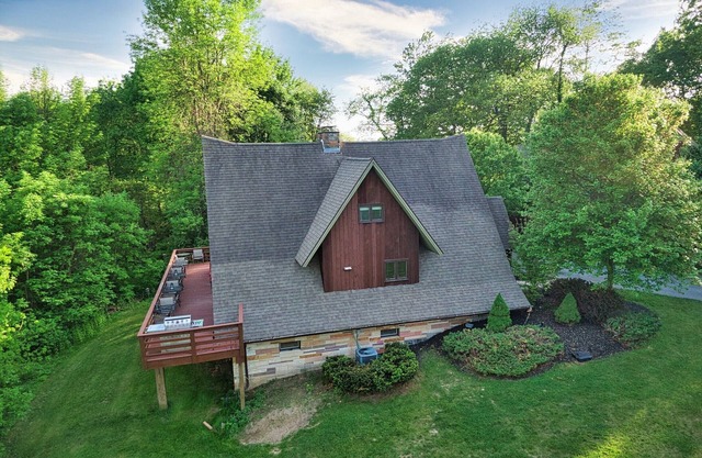 Family and Dog Friendly Home near historic racetrack and downtown w/ a fire pit.