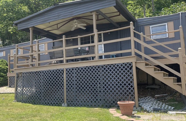 Family and Pet friendly lakefront with Dock