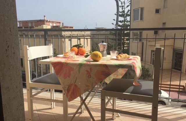 Family apartment a stone's throw from the sea.