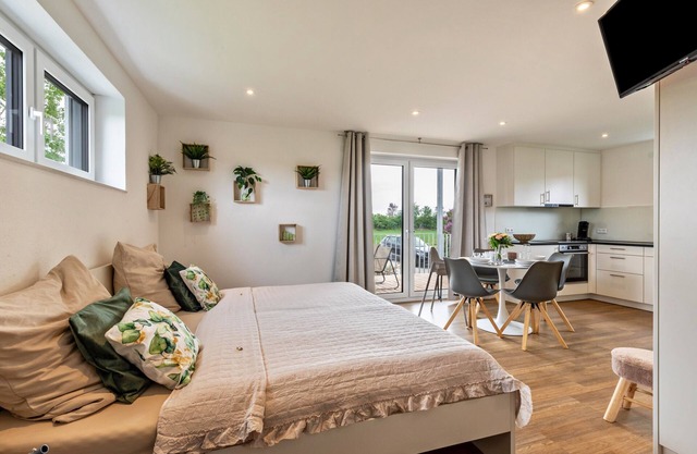 Ferienwohnung "Studio 3 Parkside Apartments" mit Balkon und WLAN