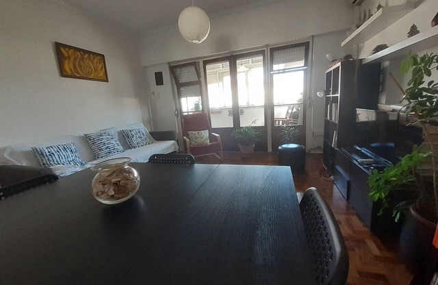 Family Apartment near Metro and Shopping. Pet Friendly!