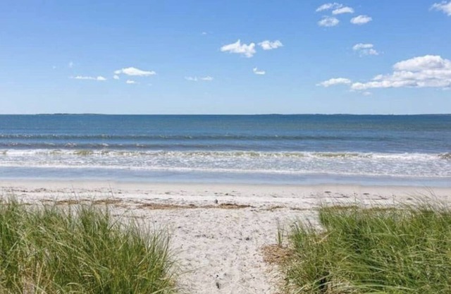 Family beach retreat - bright, sunny, spacious!