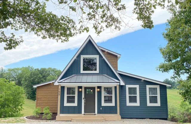 Family Cabin with Treehouse & Pond near Branson