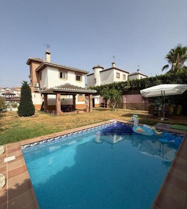 Family chalet villa Otura