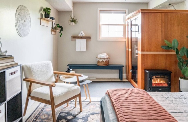 Family Comfort: Sauna, WFH Setup, Central Location