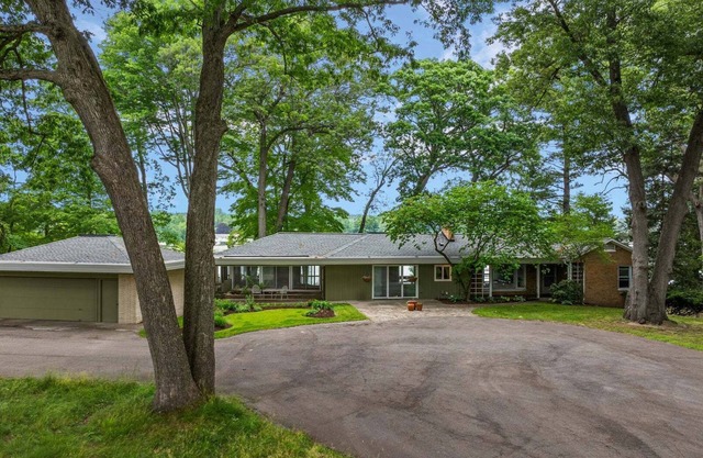 Family Compound: waterfront, 6 acres + pool
