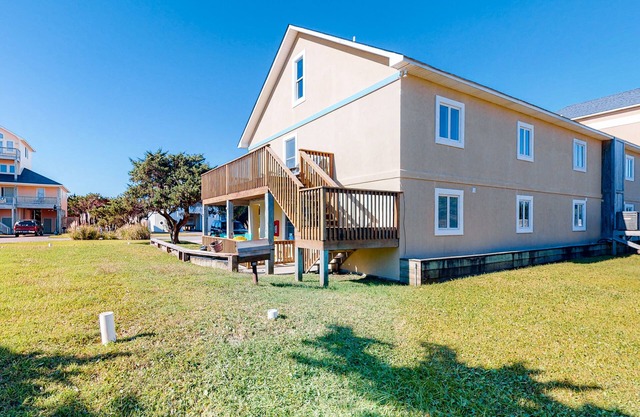 Family Condo w/Free WiFi, Central AC, Shared Pool, Private Washer/Dryer