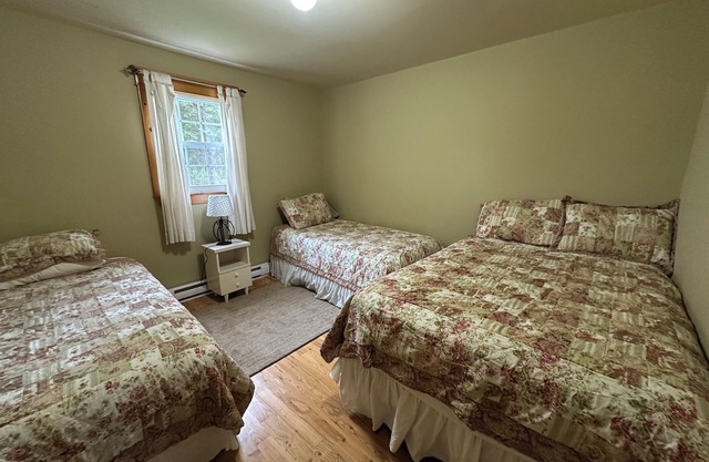 Family cottage in PEI steps from beautiful beach! Pet-Friendly