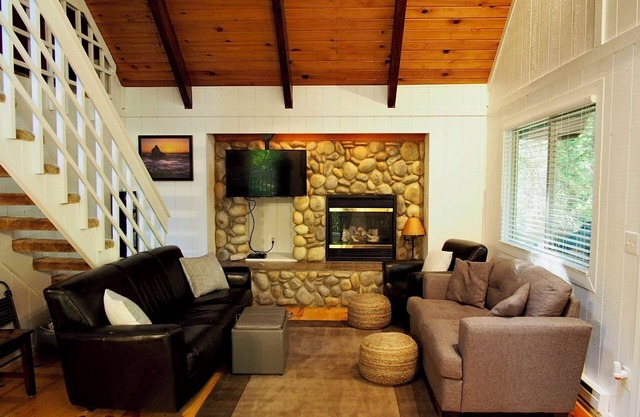 Family & Dog Friendly 2 Bedroom Plus Loft Beach Cabin