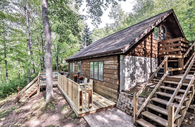 Family & Dog Friendly- Private Year Round Lakefront Cabin with dock