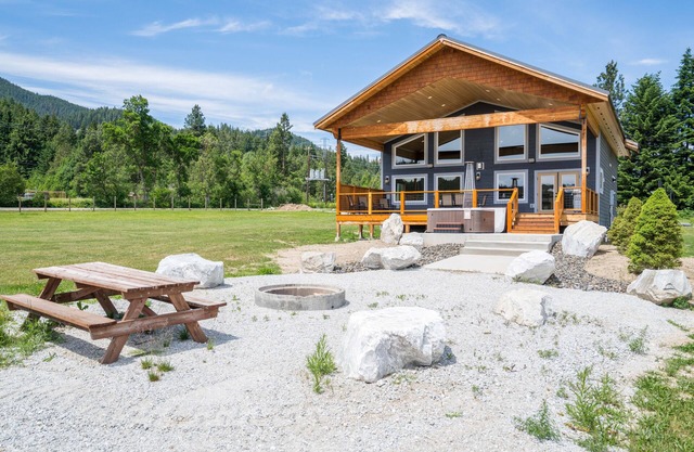 Familien- und haustierfreundliche Hütte Nur wenige Gehminuten vom Wenatchee River entfernt.