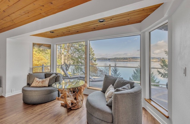 Family, dog friendly, waterfront beach house by RedAwning