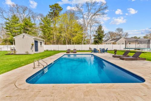 Family Escape pool hot tub firepit