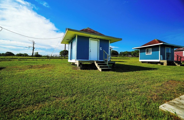 Family Farms Cabin 5 - Twin/Full Bunk, Fire Pit & Lakeside Escape, Near Ren Fest