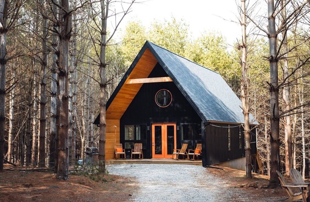 Family Fave : Four Stories : Conversation Pit : Kids' Fort : Hot Tub : Trails
