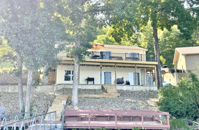 Haus am See mit Dock und viel Platz für 16-18 Personen