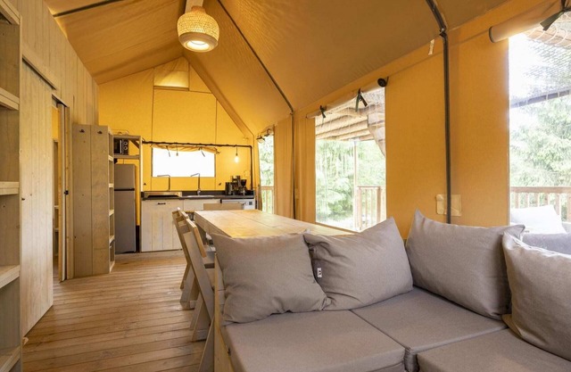 Glamping für 8 Personen in einer Ranger Lodge