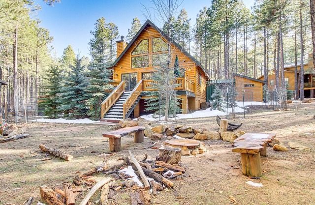 Family-Friendly Cabin w/ Fire Pit in Forest Lakes
