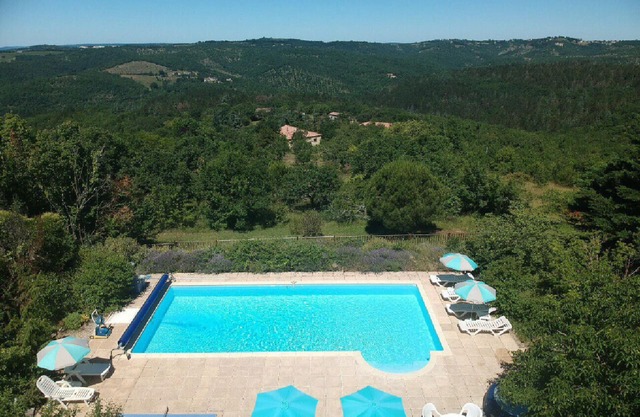 Familienfreundliche, hundefreundliche Unterkunft mit Pool, Spielbereich und Aussicht in der Nähe von Cahors